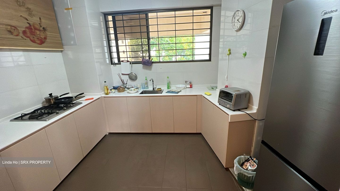 Pine Grove (D21), Condominium #549744011